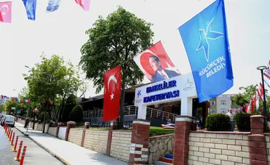 Küçükçekmece Belediyesi Emekliler Kafeteryası — Community Facility, Küçükçekmece, İstanbul